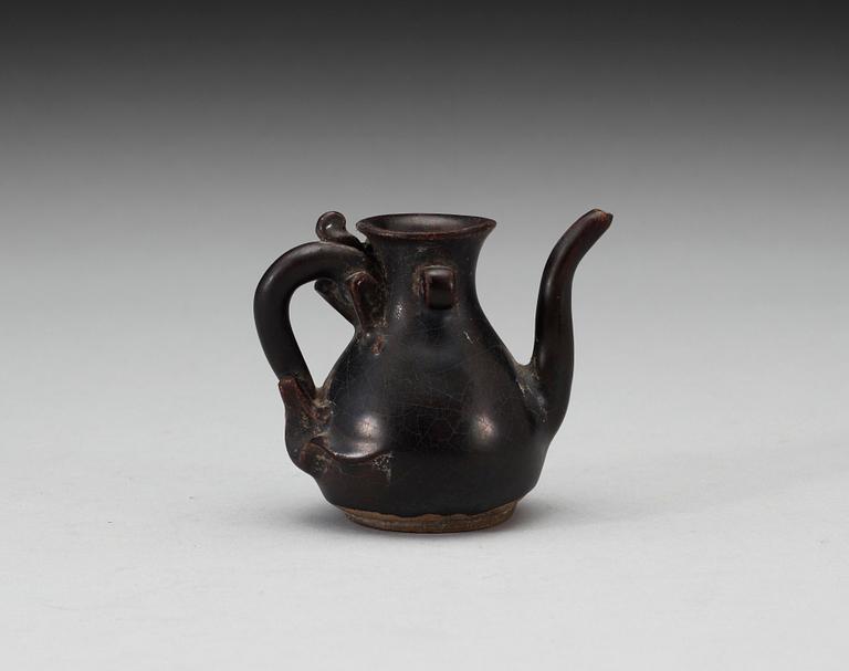 A brown glazed pot, Song/Yuan dynasty.