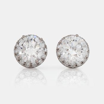 580. A pair of brilliant-cut diamond earrings. 2.07 cts and 2.11 cts, D-E/SI2, according to certificates from HRD and IGI.