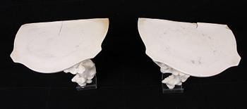 KONSOLHYLLOR, ett par, parian, nyrokoko, Gustafsberg, 1899.