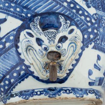 A blue and white wall cistern, Qing dynasty, Kangxi (1662-1722).