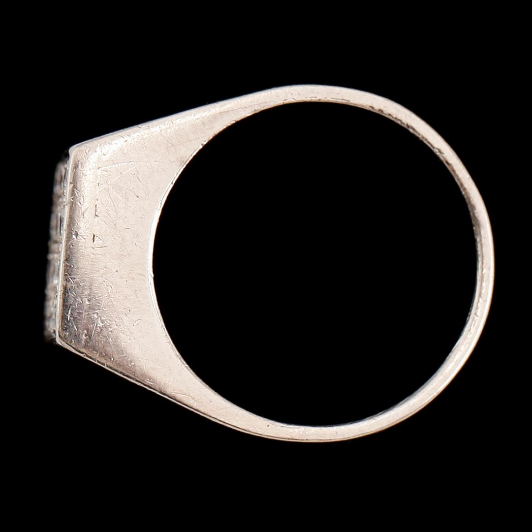 RING, 18 k vitguld och briljantslipade diamanter 0.55 ct., svenska stämplar 1972. Vikt ca 16 g.