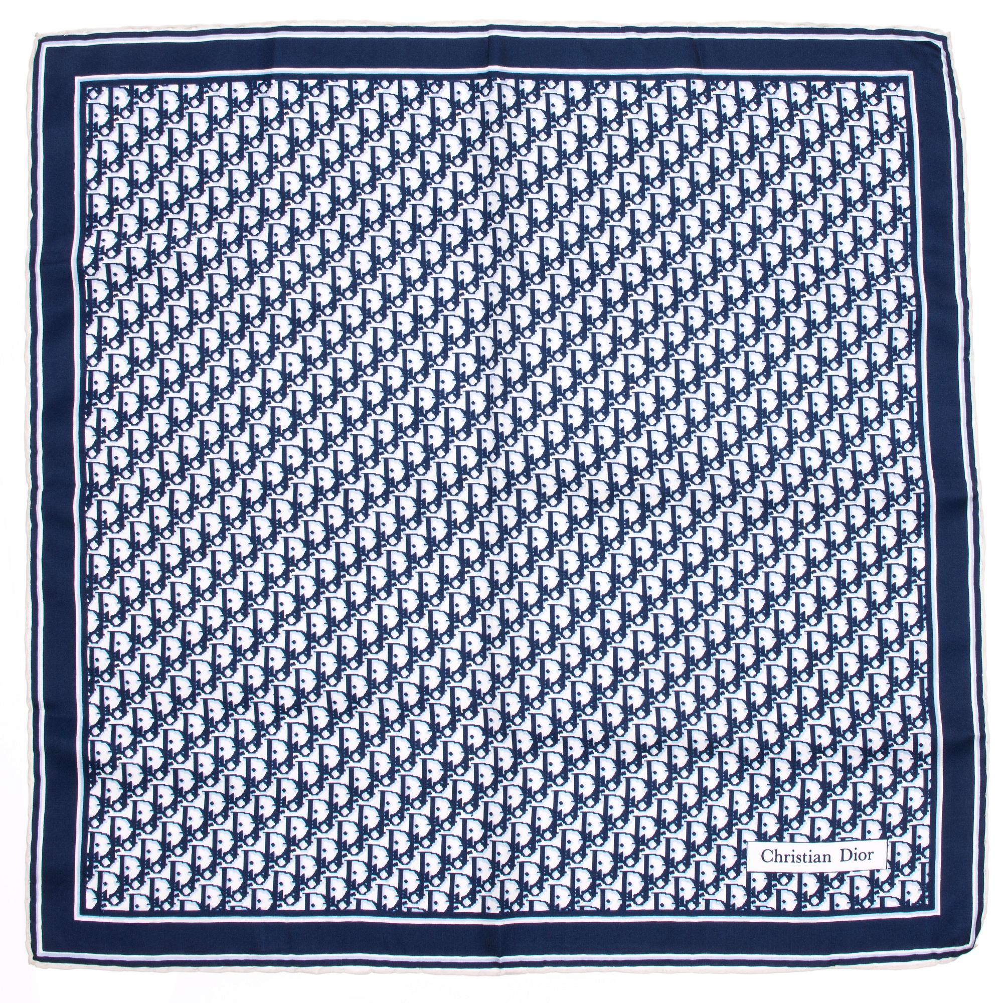 HUIVEJA, 2 kappaletta, Christian Dior.