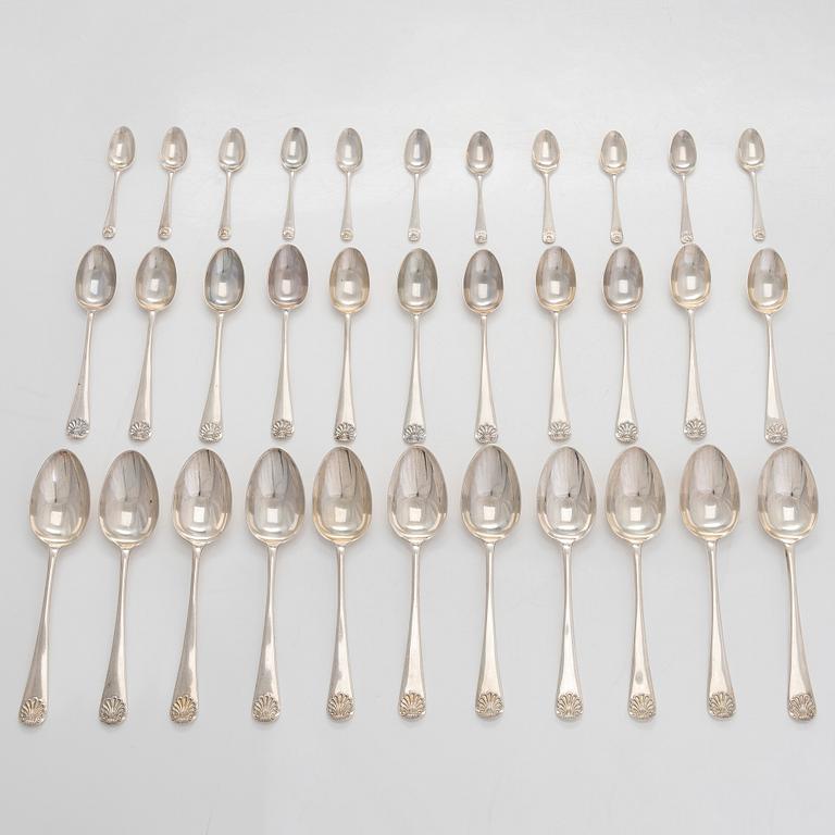 James Robinson, A 99-piece Shell Pattern sterling silver cutlery service, London 1968.