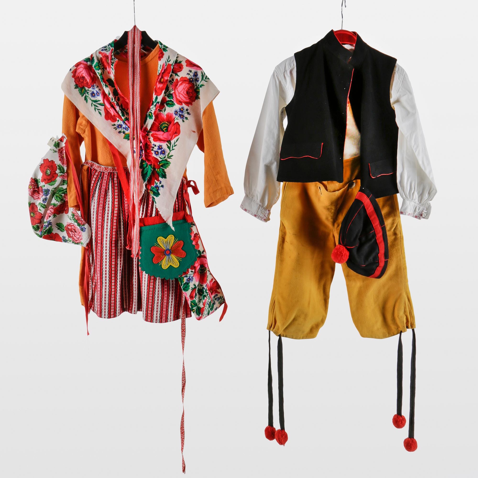 FOLKDRÄKTER FÖR BARN, 2 st.