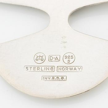 Brosch och hänge, Birger Haglund och David Andersen, silver med lila emalj.