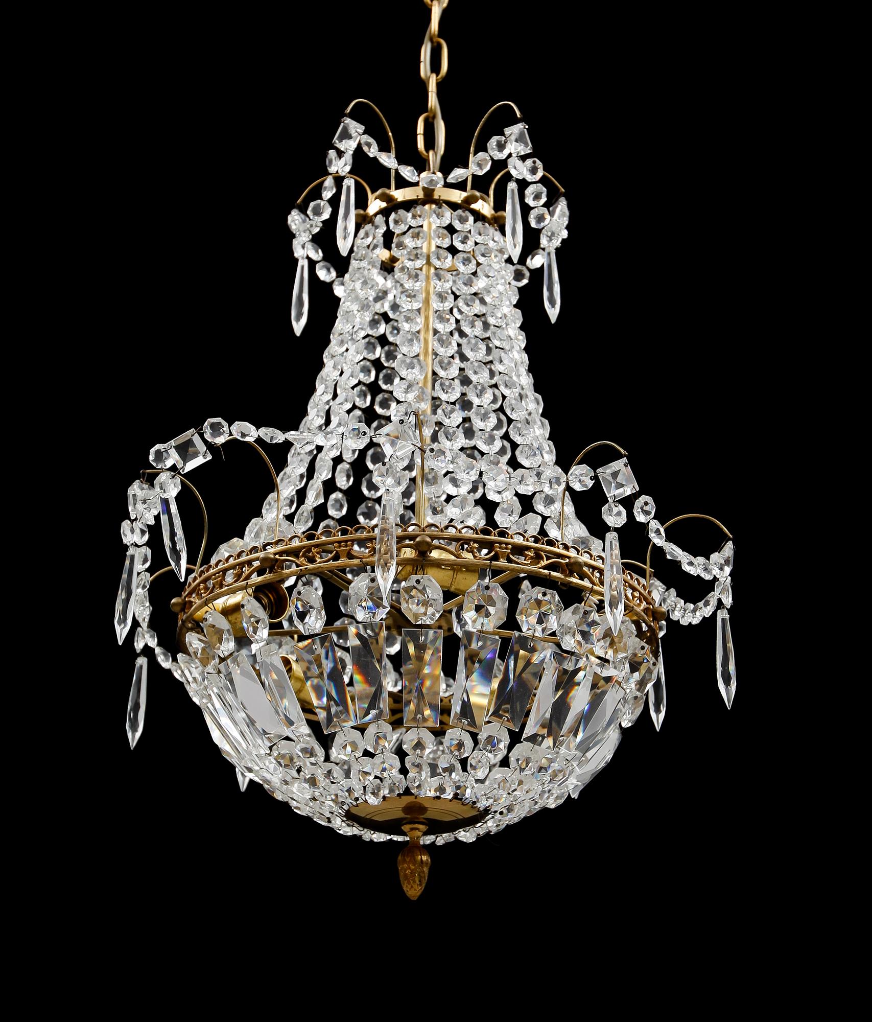 LJUSKRONA, 1900-talets andra hälft. Höjd ca 56 cm.