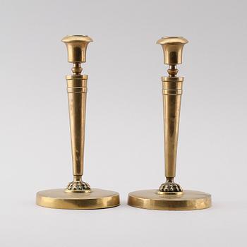 LJUSSTAKAR, 1 par, mässing, England, 1800-talets första hälft.