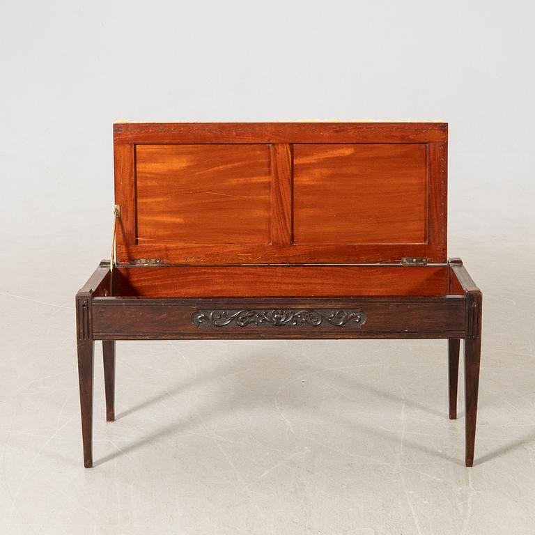 Bänk/Pianopall 1900-talets första hälft.