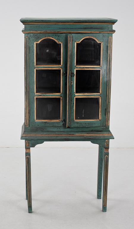 VITRINSKÅP, 1900-talets första hälft.