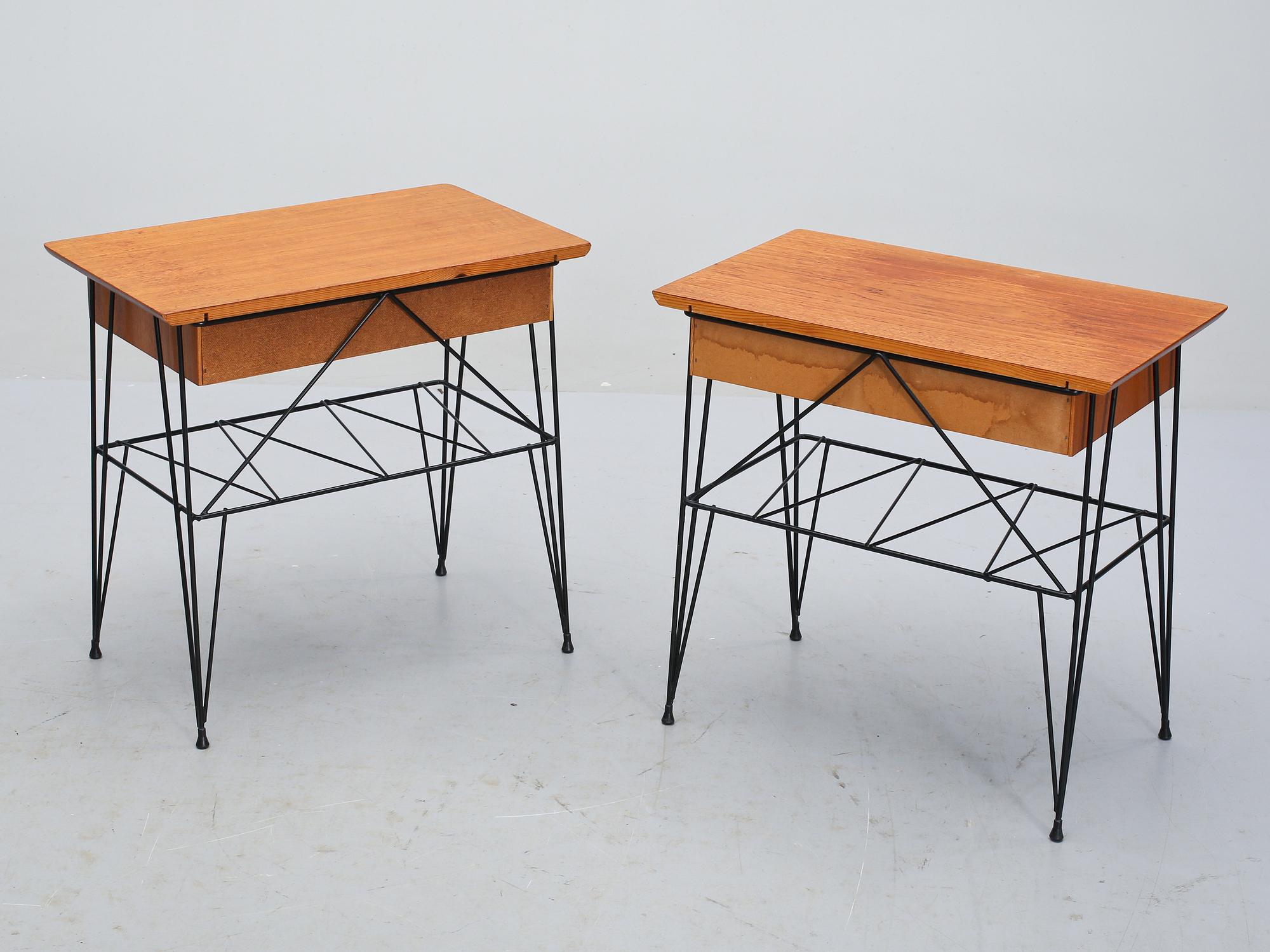 SÄNGBORD, ett par, stringmodell, 1950/60-tal.