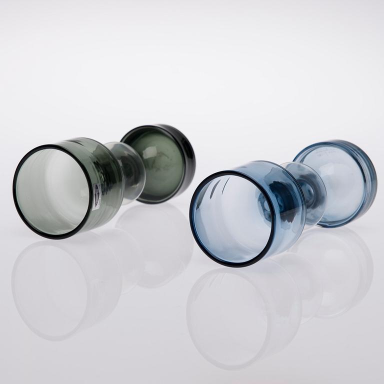 KAJ FRANCK, VASER 2 st, glas, "Hyrrä" KF245, signerade. Nuutajärvi, 1960-tal.