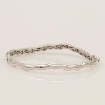 Bracelet, set with brilliant-cut diamonds and white gold.