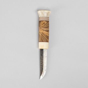 Roger Saiton, a reindeer horn knife, Kaitum, signed and dated 1990.