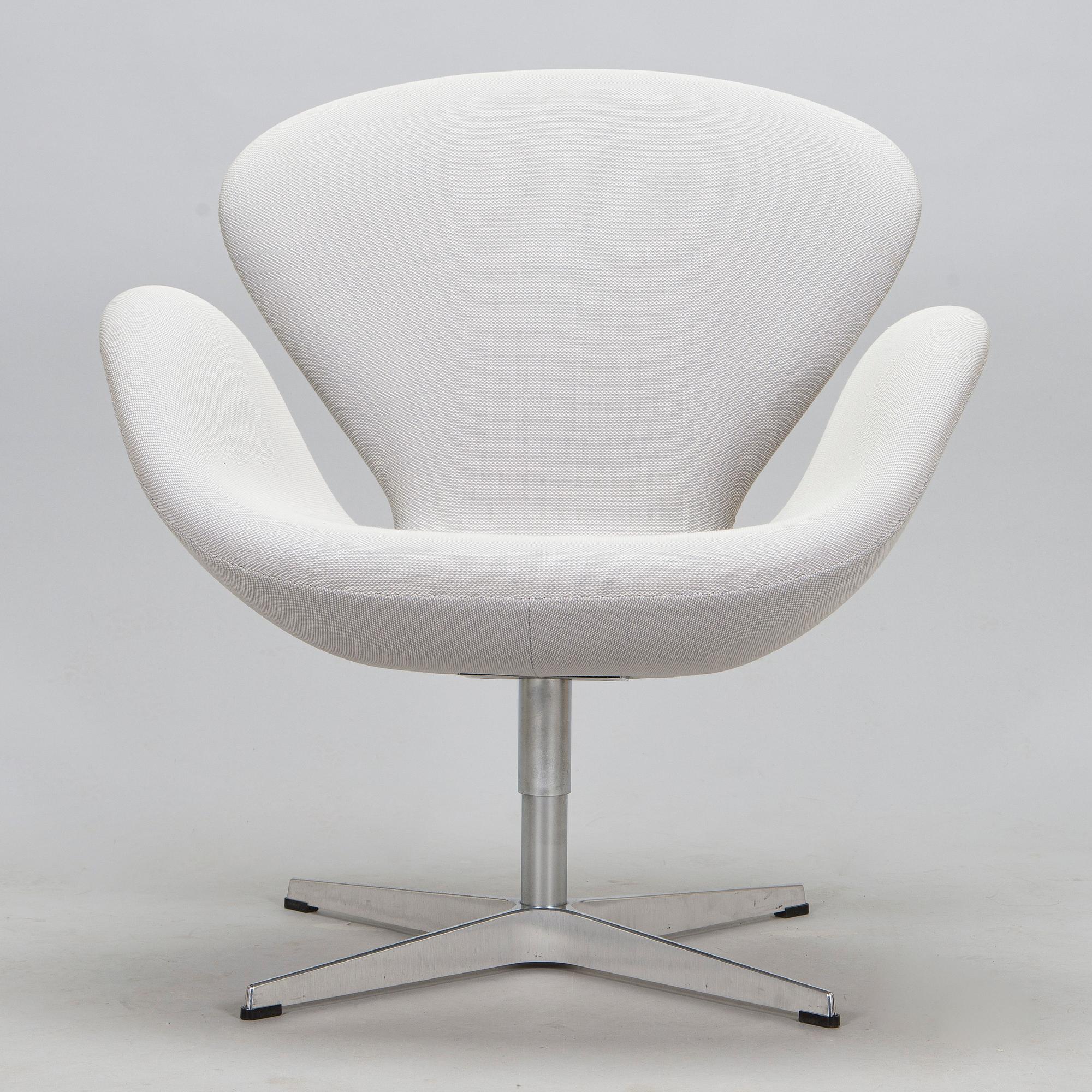 Arne Jacobsen, fåtölj, "Svanen", för Fritz Hansen, 2016.