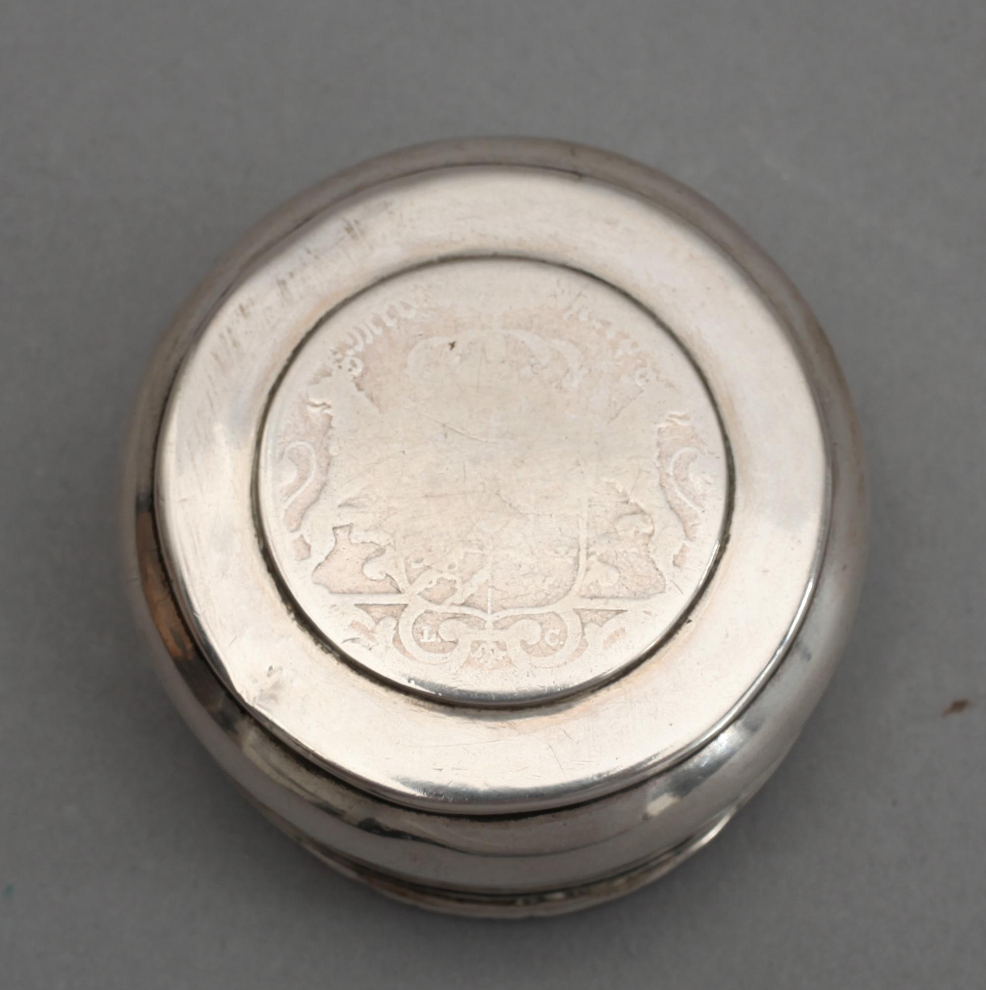 DOSA, silver. Nils Orstedt (1745-1769/78) Norrköping. Vikt ca 130 g.