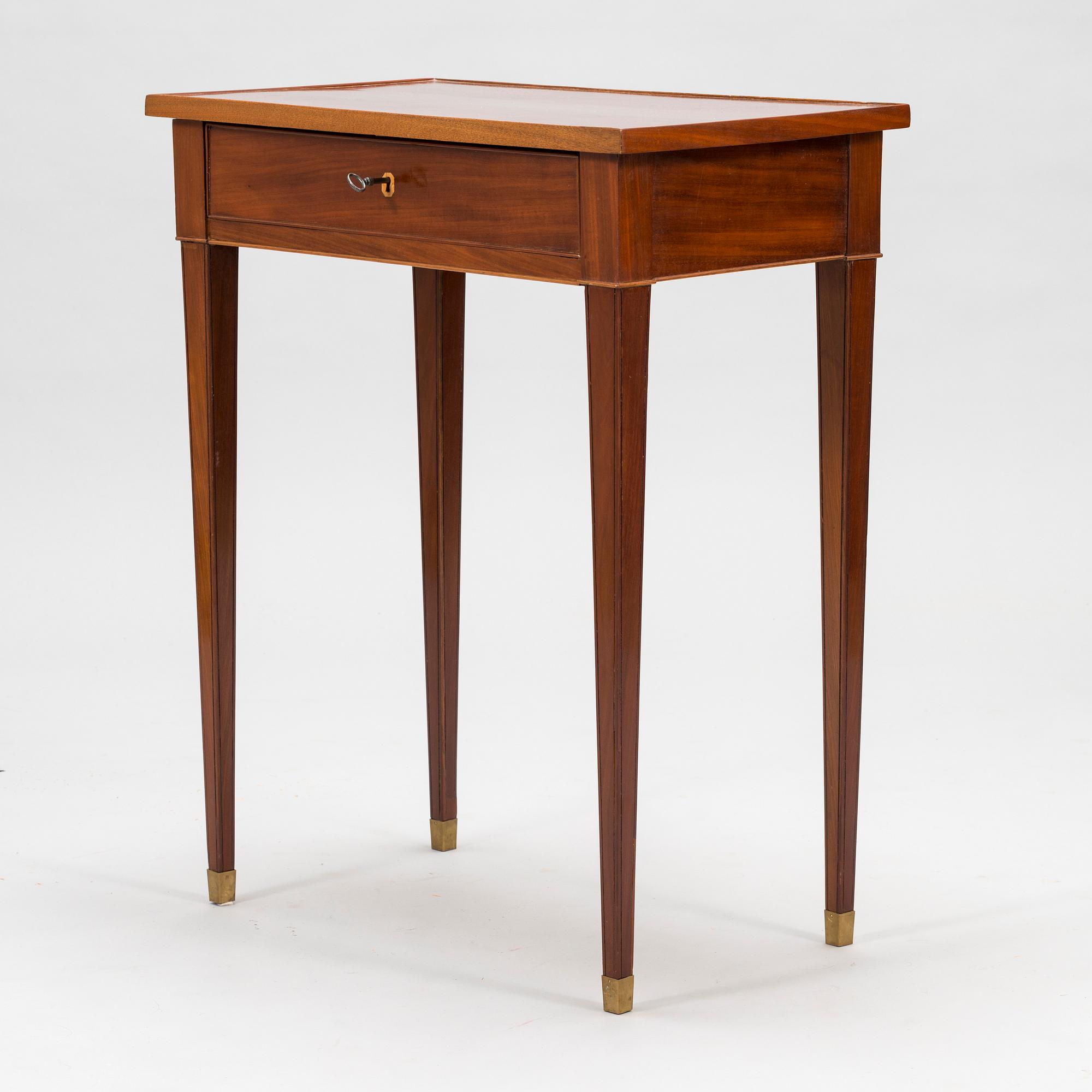 PÖYTÄ, myöhäiskustavilainen, signeerattu C G Foltiern, 1800-luvun alku.