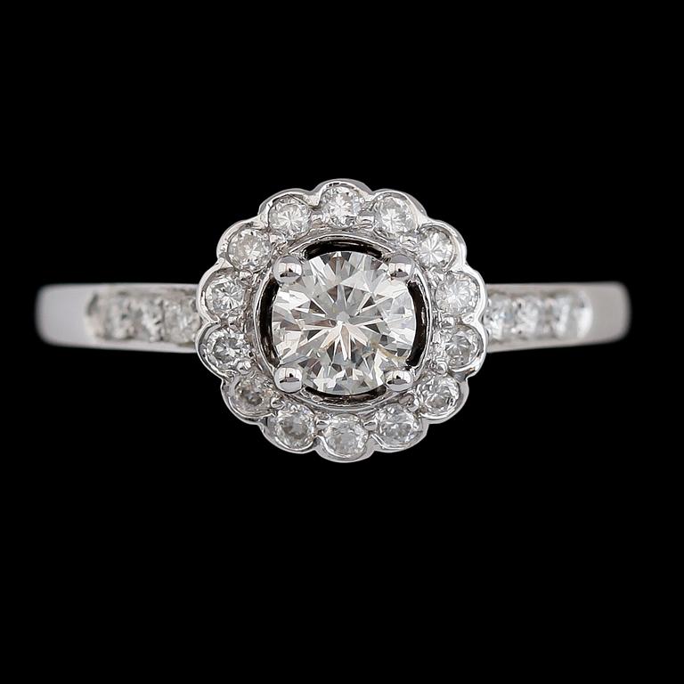 RING, 18 k vitguld, briljantslipade diamanter tot ca 0,55 ct.