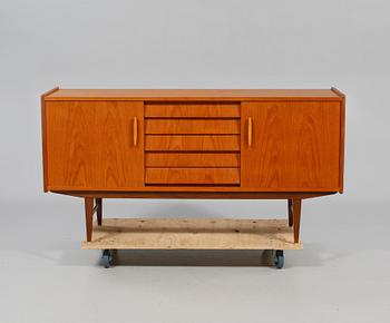 SIDEBOARD, 1900-talets mitt.