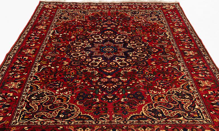 A semi-antique Chahar Mahal/Bakhtiari carpet, approximately 312 x 210 cm.