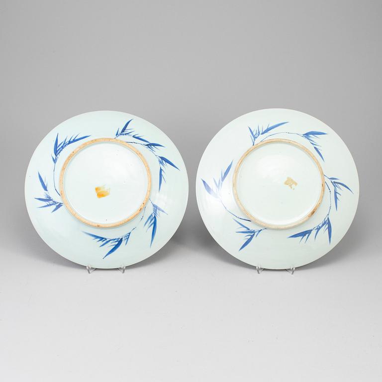 Two blue and white dishes, Qing dynasty, late 19th/early 20th century.