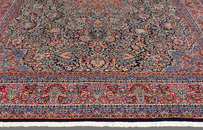 A CARPET Kerman, ca 500 x 356 cm.