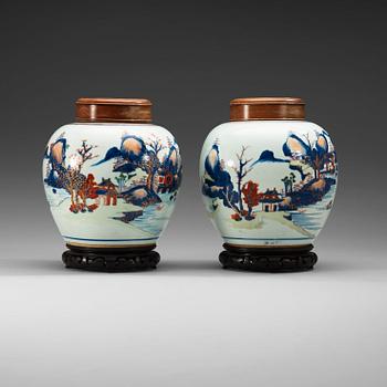 A pair of imari-verte jars, Qing dynasty, 18th Century.