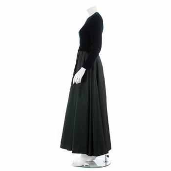 FELICITAS ATELJÉ, a dark green velvet and silk evening gown.