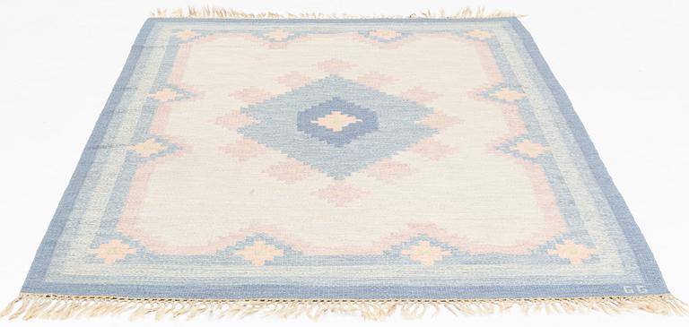 A flat weave carpet, signed GG, ca 236 x 161 cm.