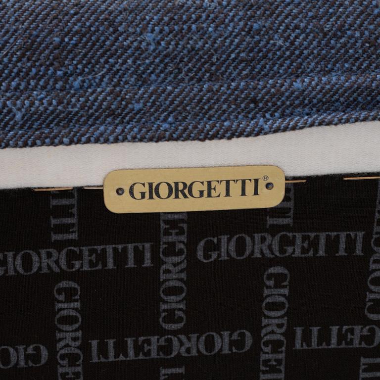 Umberto Asnago, fåtölj med fotpall, "Progetti", Giorgetti, 2000-tal.