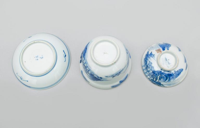 TEKOPPAR MED FAT OCH LOCK, 6 st, porslin, Kangxi-stil, 1900-talets mitt.