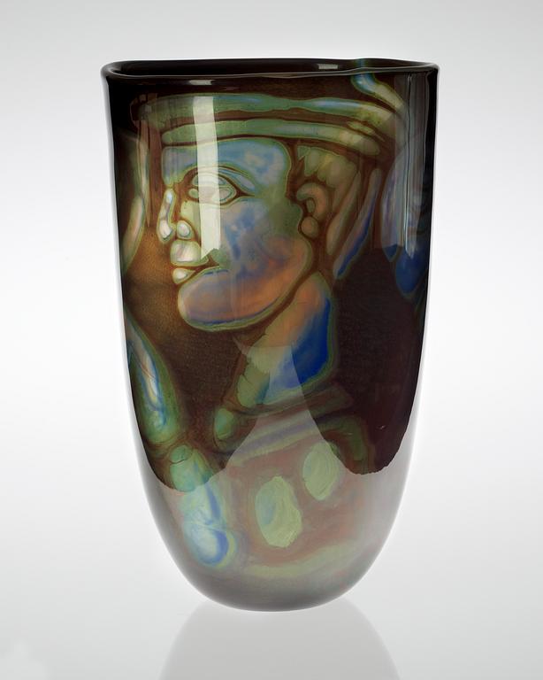 An Eva Englund graal glass vase, Orrefors 1989.