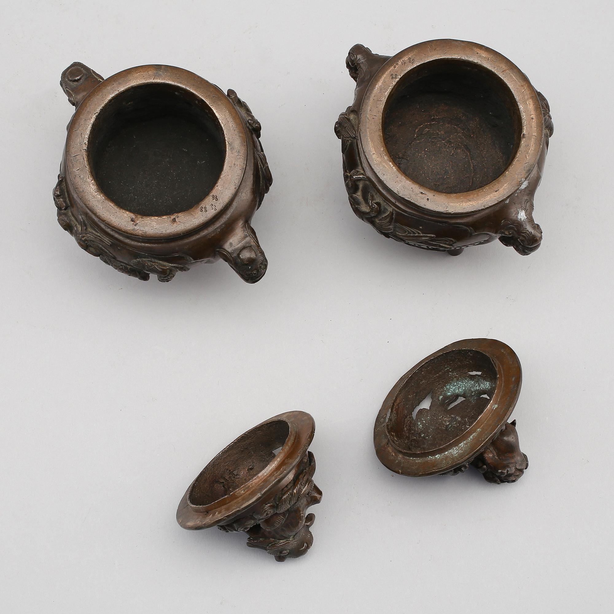 RÖKELSEURNOR, 1 par, brons, Kina, 1900-tal.
