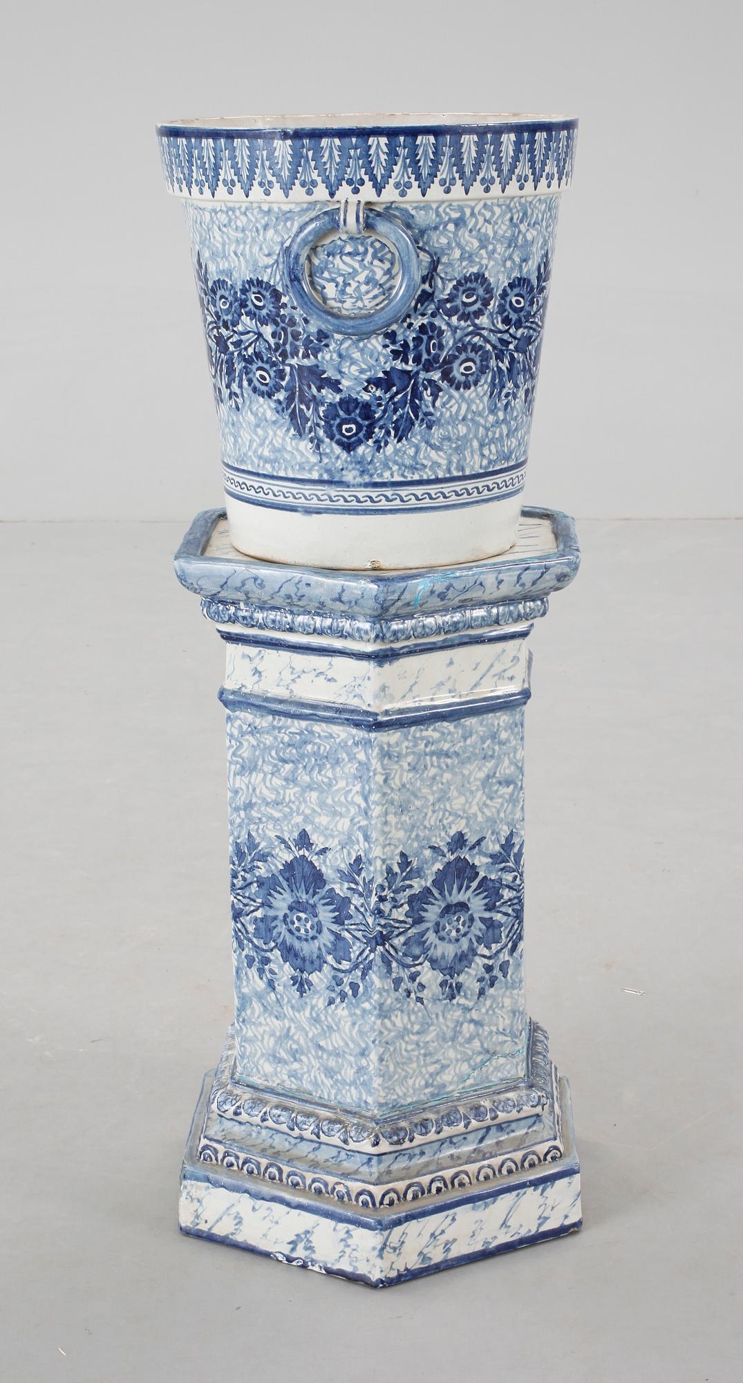 YTTERFODER på PIEDESTAL, keramik, 1900-tal.