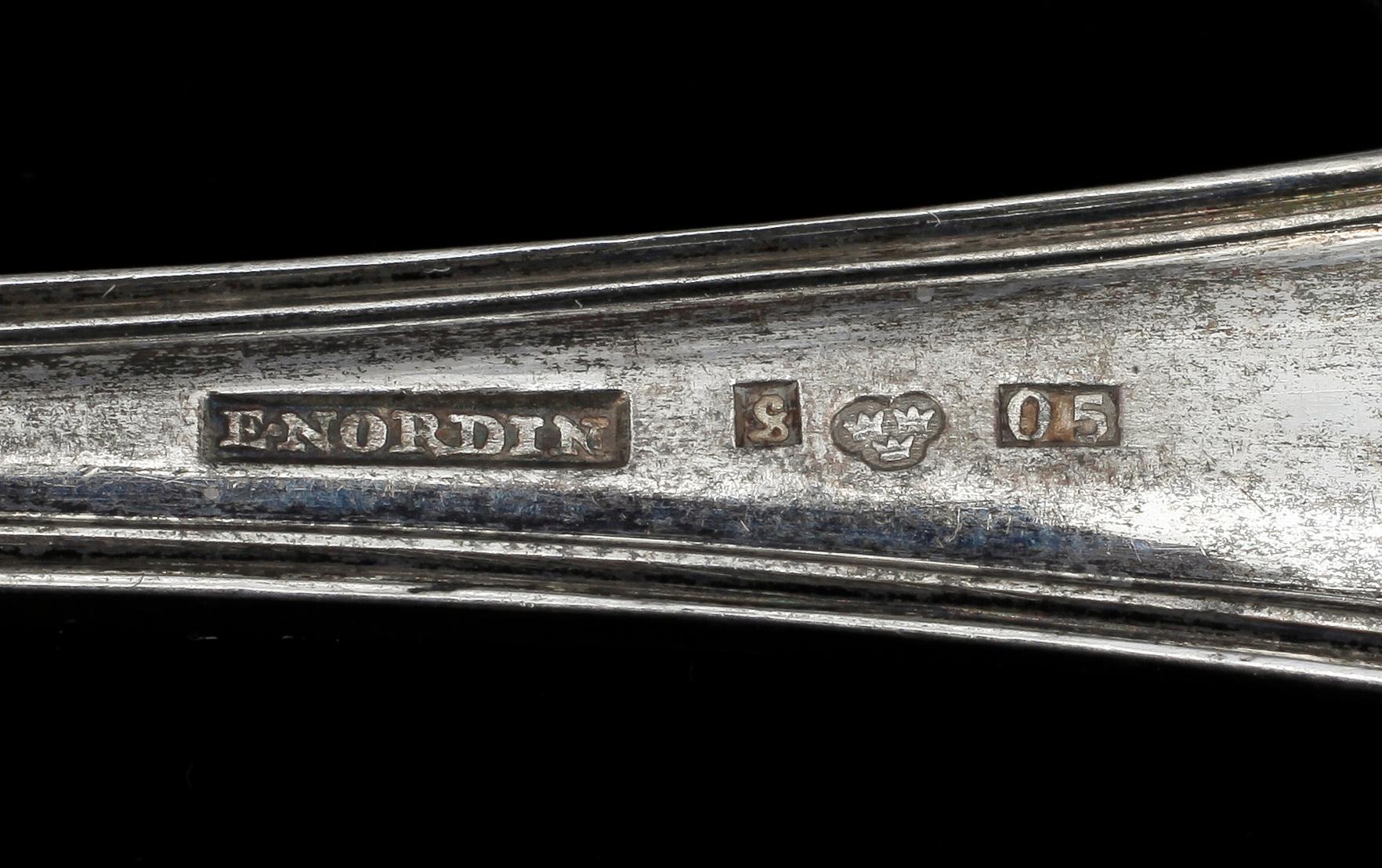 MATSKEDAR, 7 st, "Franska Liljan", bla Eric Nordin, Sundsvall, 1868. Totvikt 358 g.