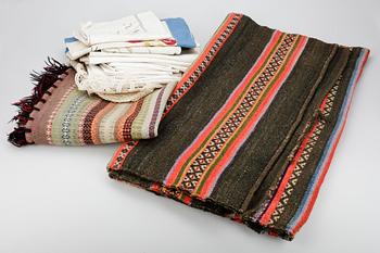 PARTI TEXTILIER, 74 delar, allmoge.