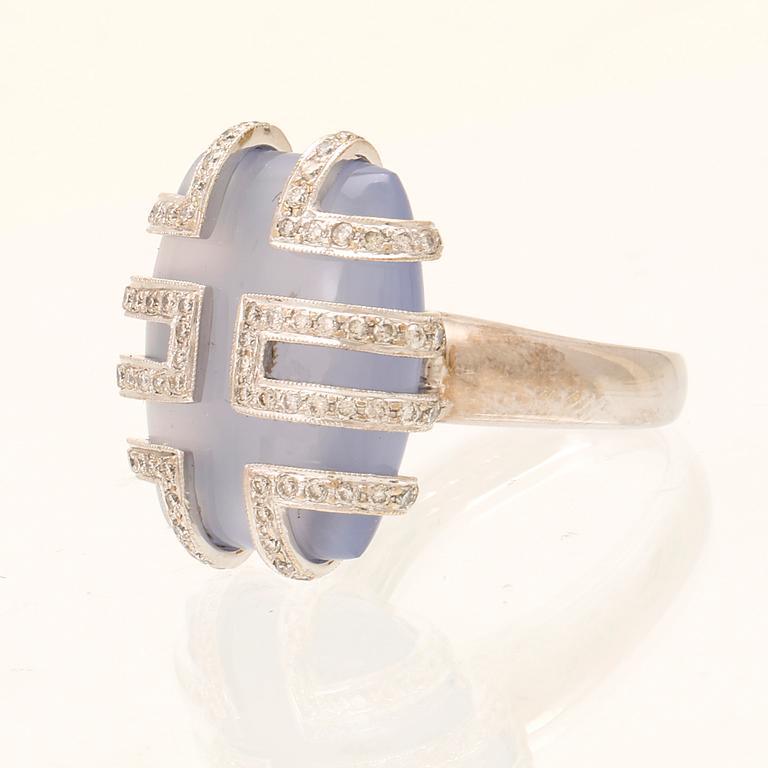An 18K white gold ring with brilliant cut diamonds and possibly chalcedony.
