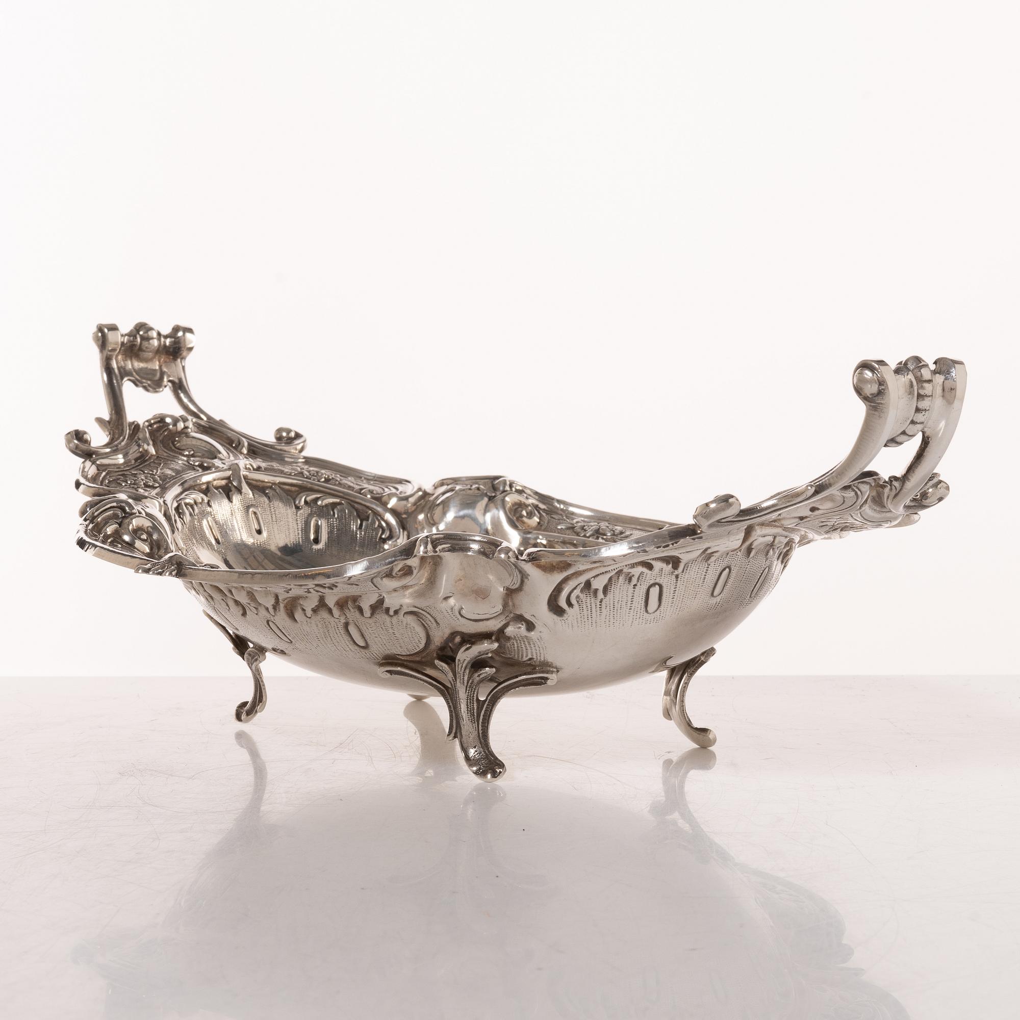 A sterling silver Rococo style bowl, 20th century.