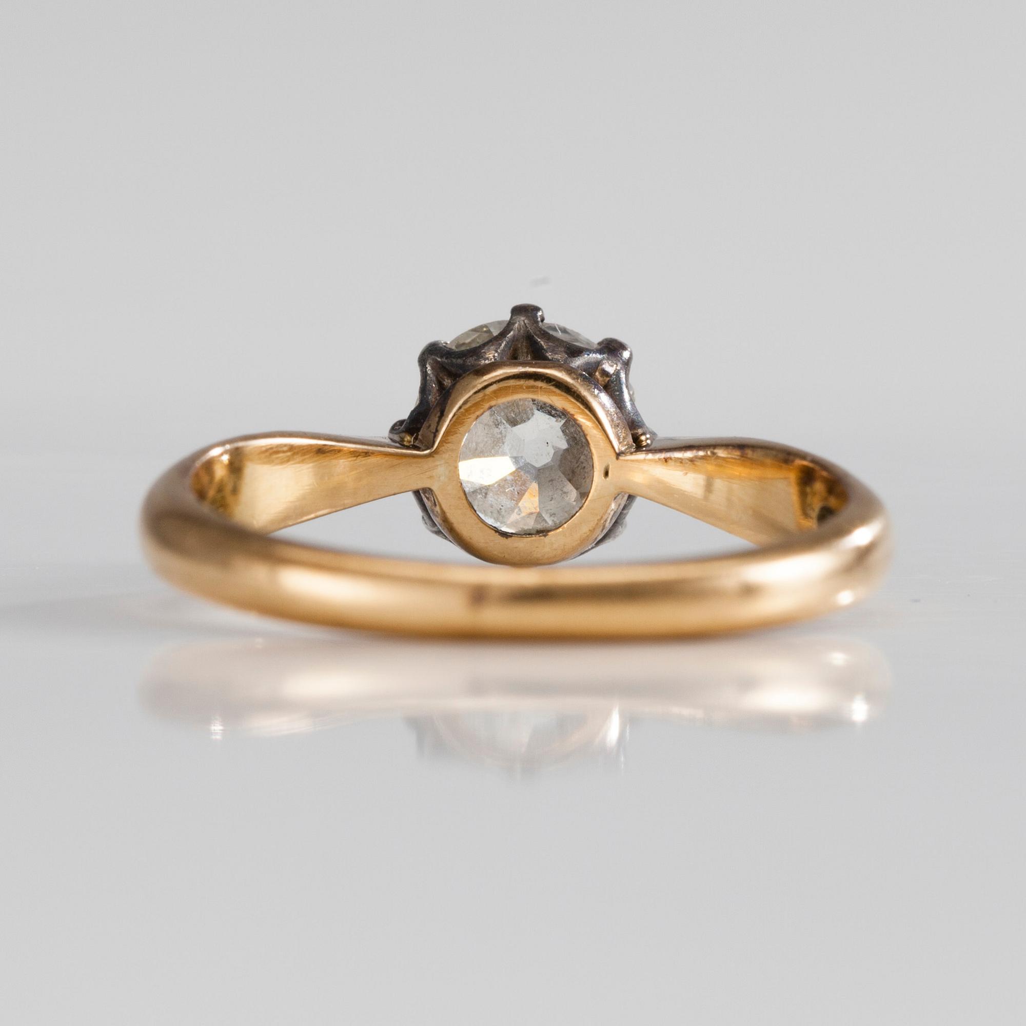 RING, 18k guld, gammalslipad diamant ca 0,70 ct, Helsingfors 1924.