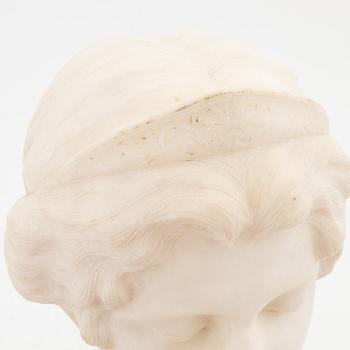 Unknown artist, a marble bust, late 19th/early 20th century.