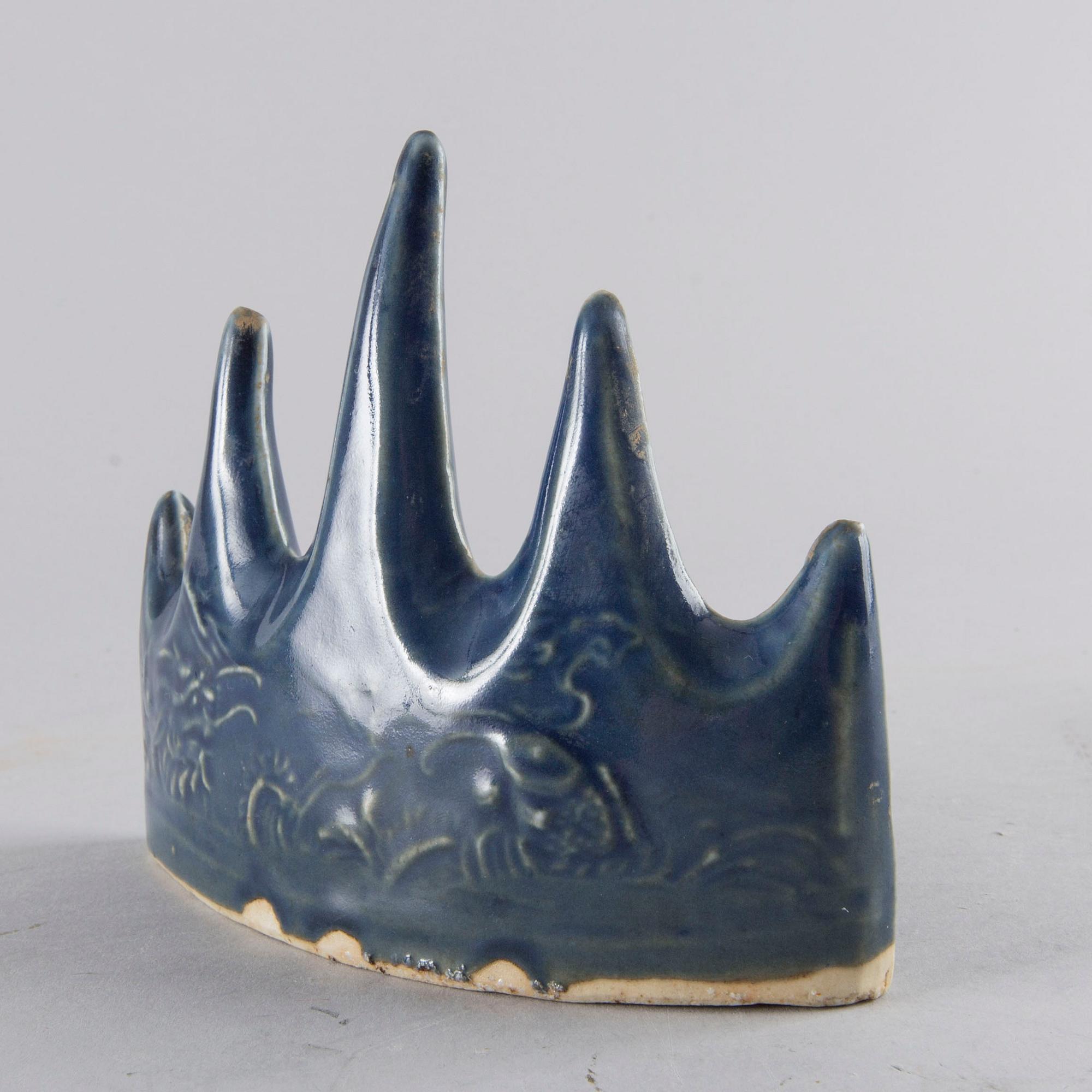 A 19th century chinese porcelain brush stands.