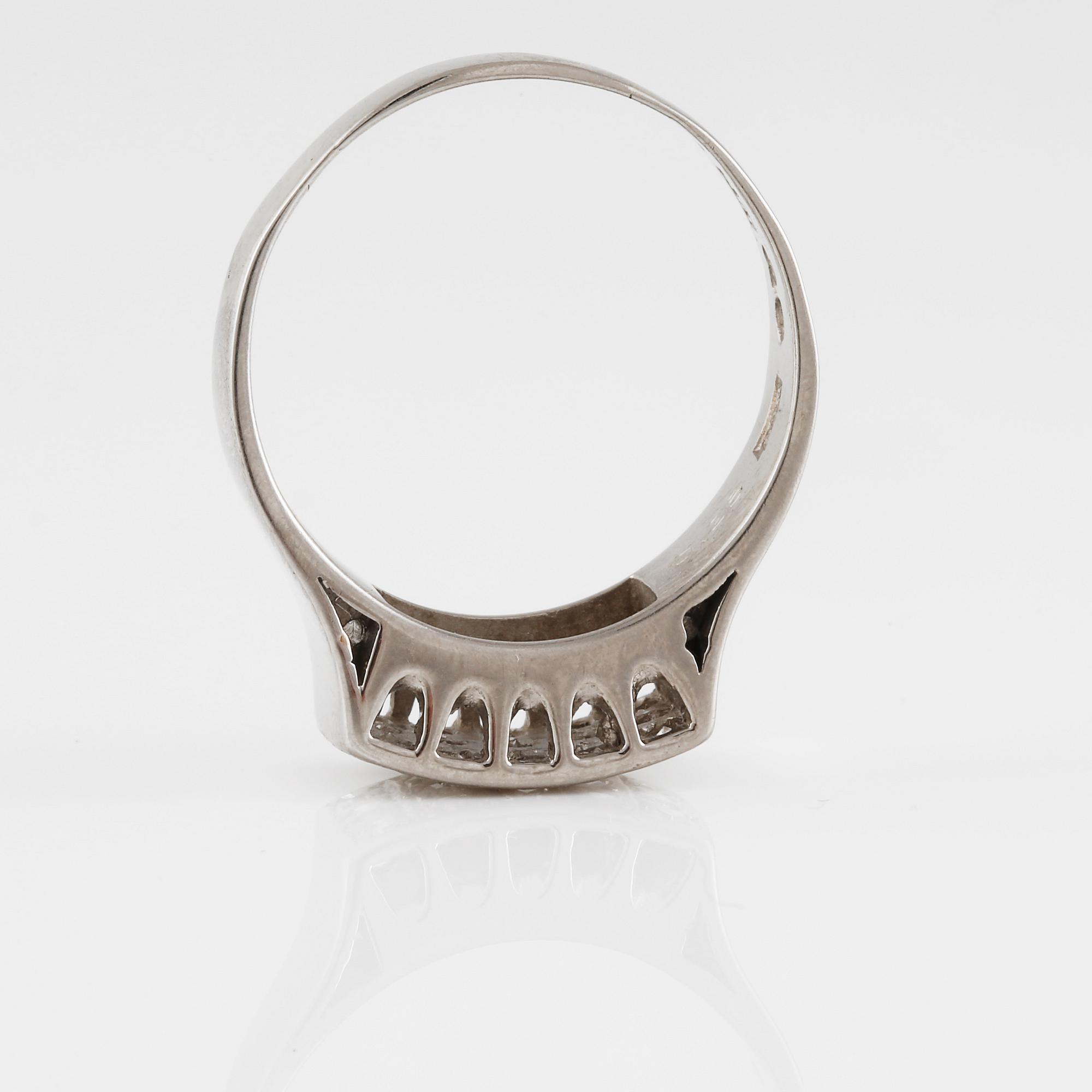 RING, 18K guld med åttkantsliapde diamanter 0.25 ct, Sveboms, Vetlanda, 1974. Vikt 5,5 gram.