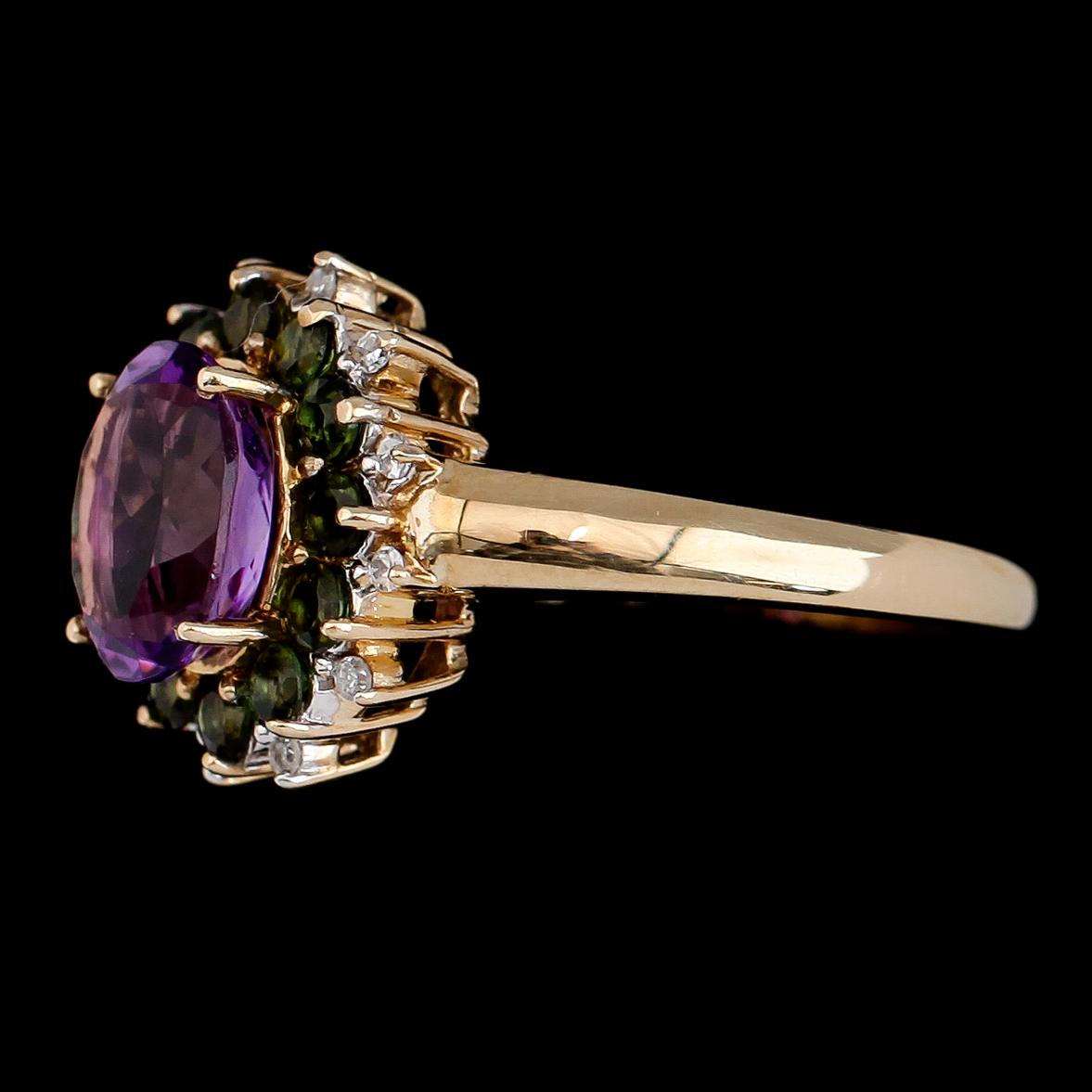 RING, 10K guld, ametist, gröna granater och diamanter. Vikt ca 4 g.