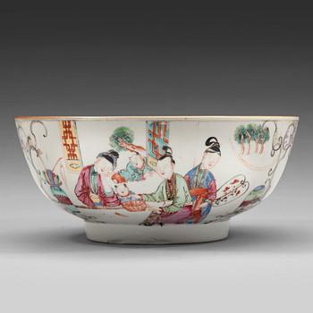 A famille rose punch bowl, Qing dynasty, Qianlong (1736-95).