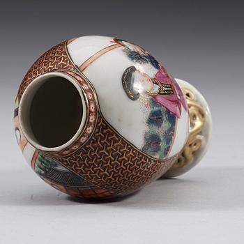 A famille rose tea caddy, Qing dynasty, Qianlong (1736-95).