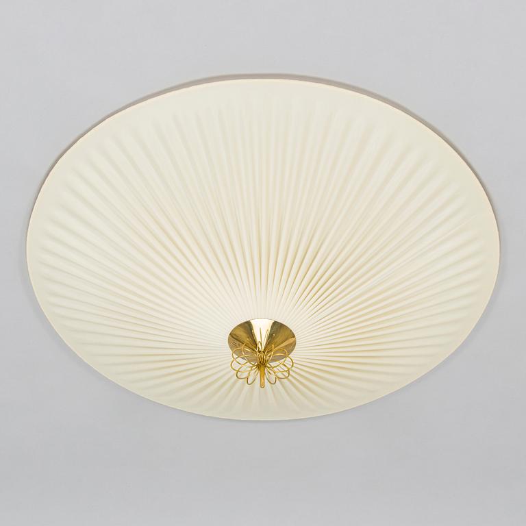 Paavo Tynell, taklampa / takplafond, modell 1076 / 80220, Idman 1900-talets mitt.