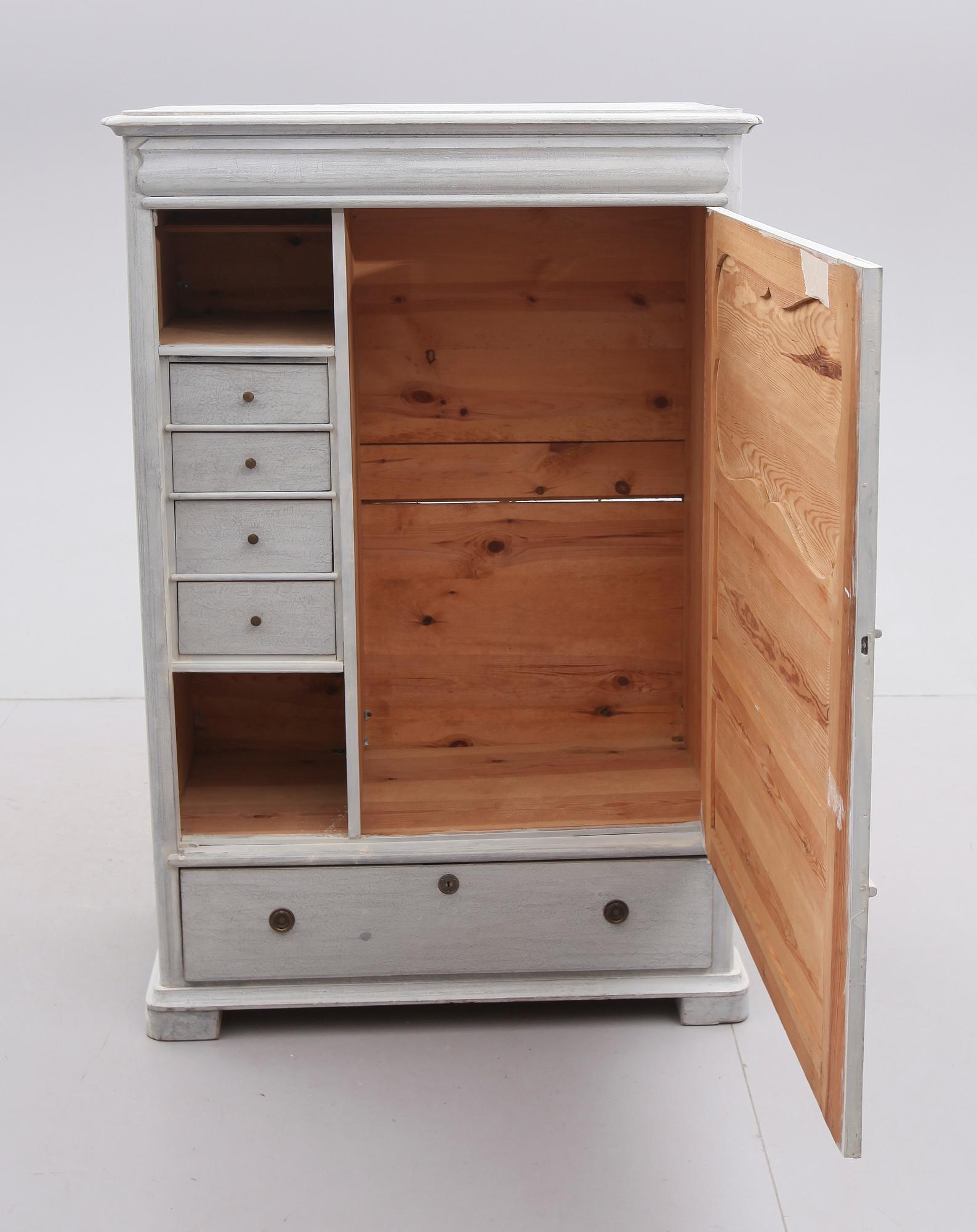 KLÄDSKÅP, 1800-talets andra hälft.