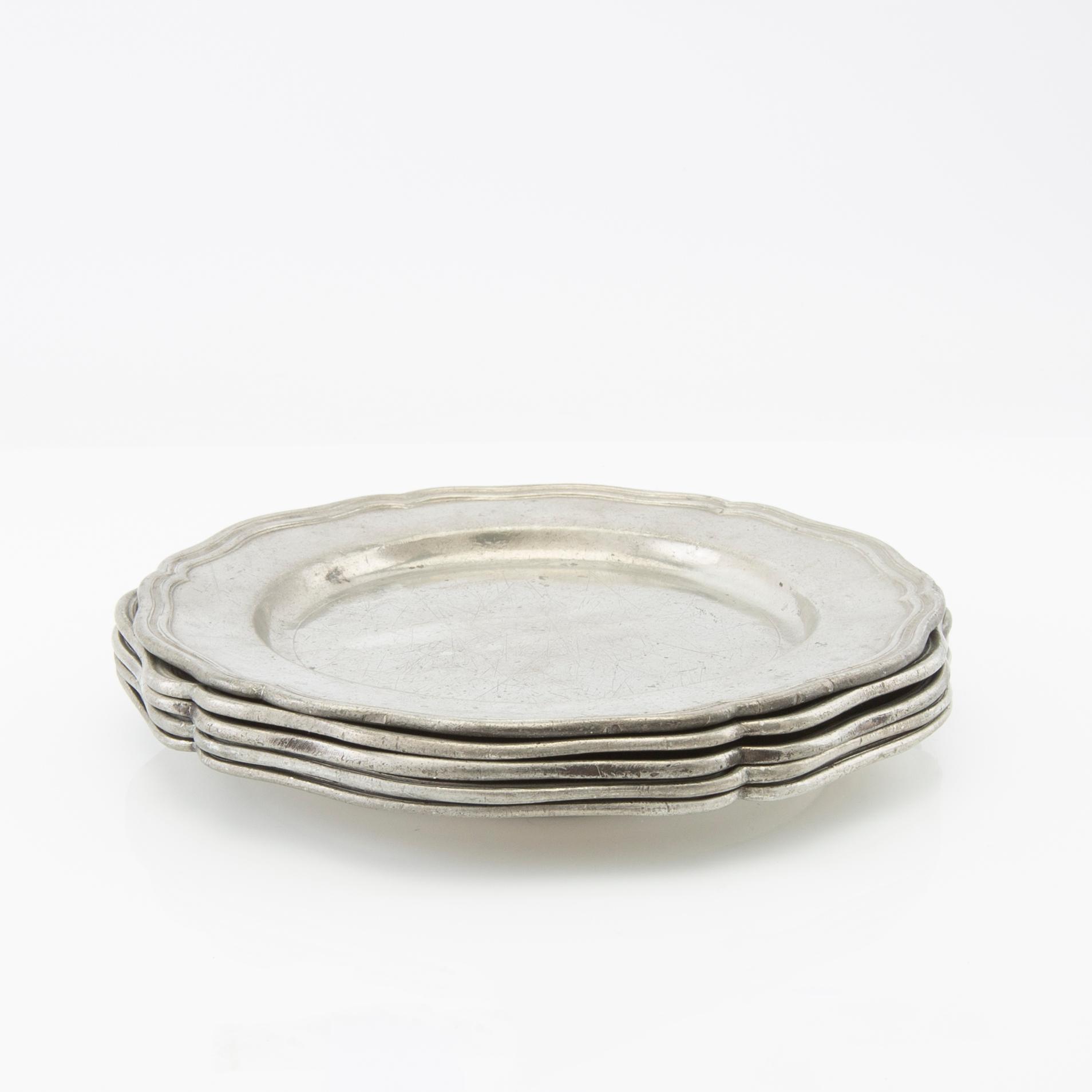 Tallrikar 5 st Rokoko 1700-talets andra hälft, tenn.