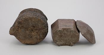 MORTEL samt ASK med LOCK, 2 delar, trä samt kalksten, bl.a 1800-tal.