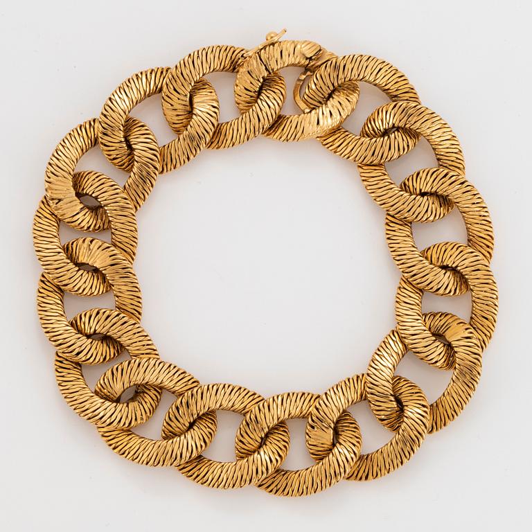 An 18K gold bracelet.