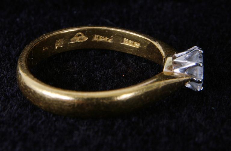 RING, 23K guld med briljant ca 0,25ct.